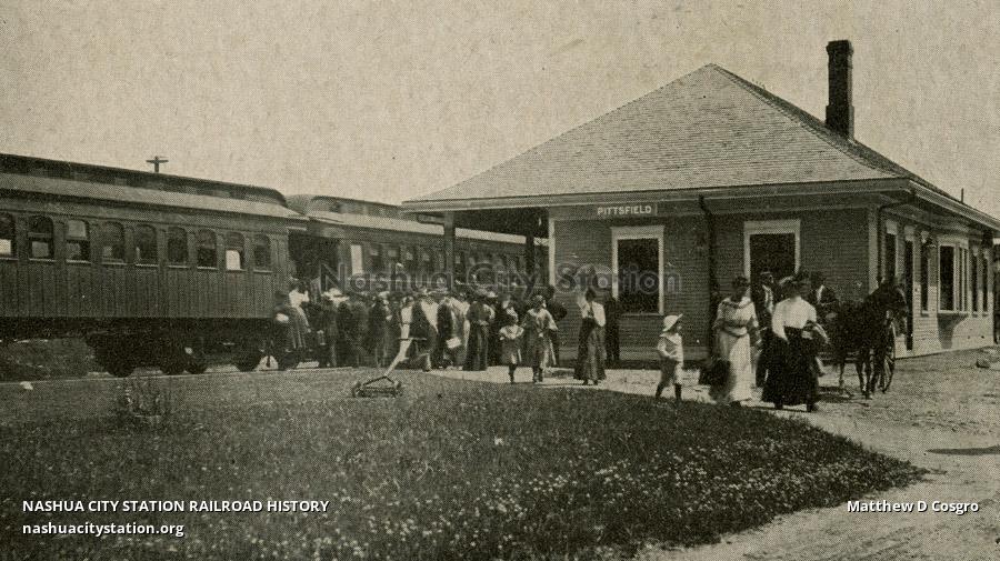 Postcard Boston & Maine Station, Pittsfield, New Hampshire Railroad