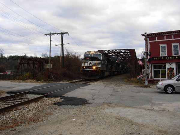 Unit coal train NHB72 northbound through Hooksett