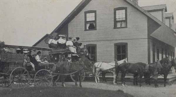 Sutton and New London stagecoach at Bradford railroad station