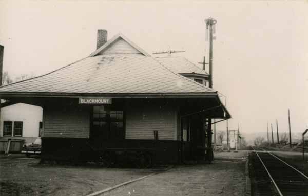 Blackmount station