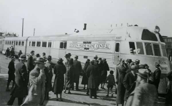 Boston & Maine Flying Yankee at Nashua Union Station