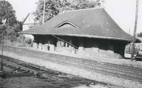 Boston & Albany Railroad, East Brookfield station
