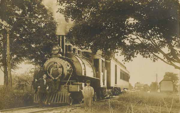 Boston & Maine Railroad #725 and combine at Bethlehem